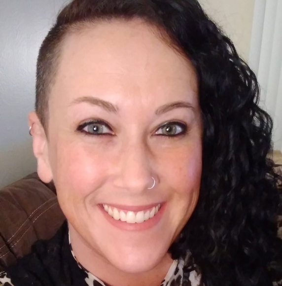 Profile Picture of Vanessa Klintworth (@raeness1) on Poshmark