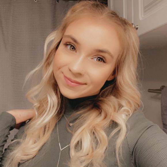 Profile Picture of Emily Everley (@emilyeverley0) on Poshmark