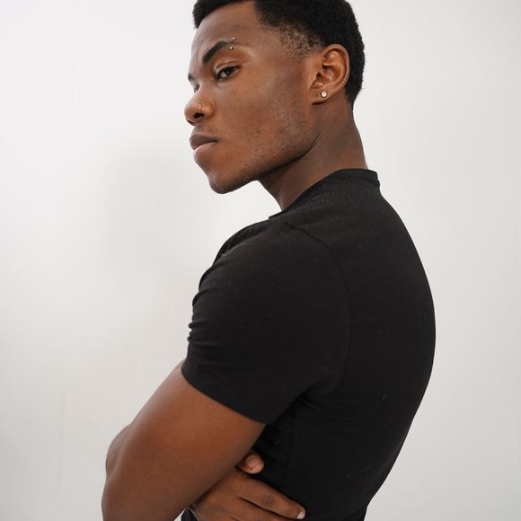 Profile Picture of Aaron Reaves (@aaronreaves) on Poshmark