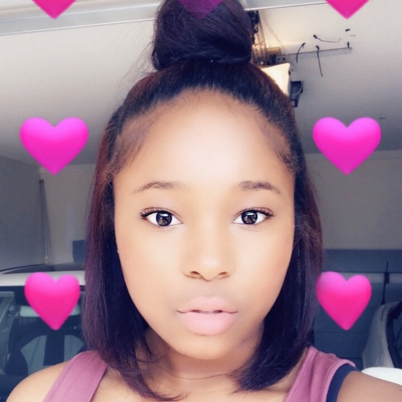 Profile Picture of Kennadee Carlton (@kaemeir) on Poshmark