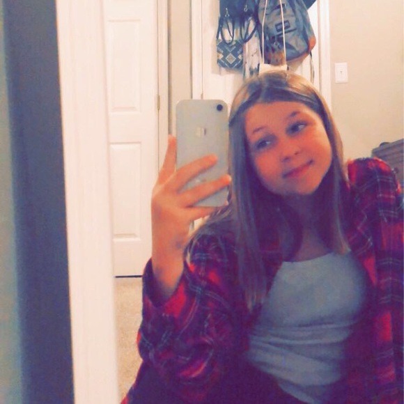 Profile Picture of Brianah Kirsch (@brianahkirsch) on Poshmark