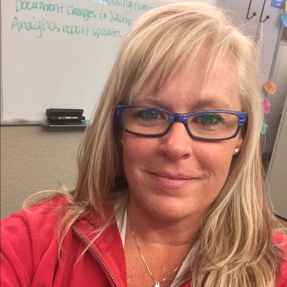 Profile Picture of Lynn Larsen (@mckymouse23) on Poshmark