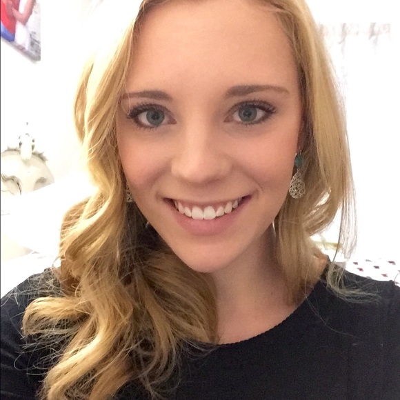 Profile Picture of Kayla Copperthite (@kaylacopp559) on Poshmark
