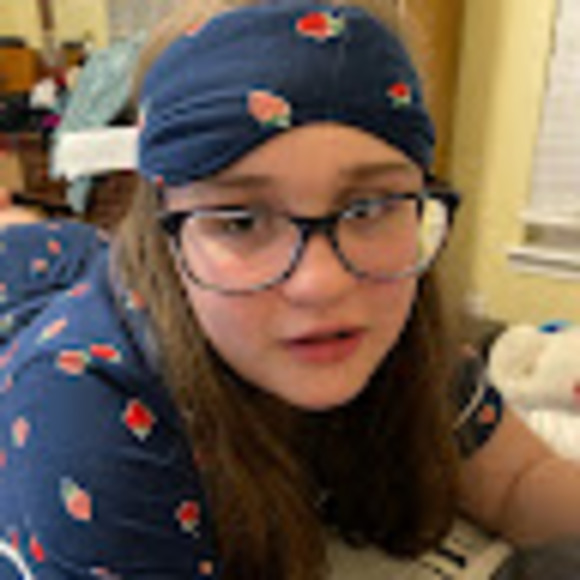 Profile Picture of Jennifer Winderl (@jswinderl) on Poshmark