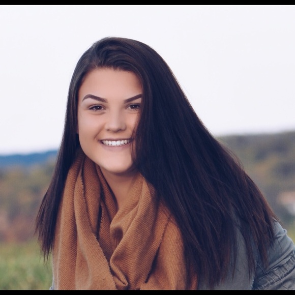 Profile Picture of Autumn Shaffer (@autumnshaffer) on Poshmark