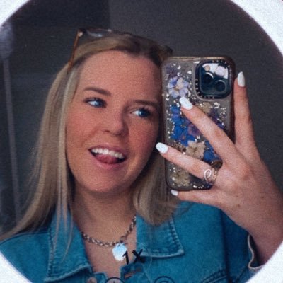 Profile Picture of Bean$ (@Emma_Deshaw) on Twitter