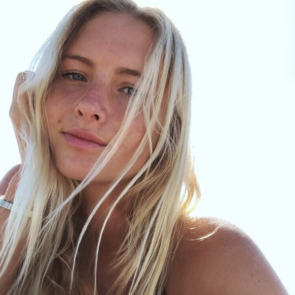 Profile Picture of Kate Matterson (@kmatterson) on Poshmark