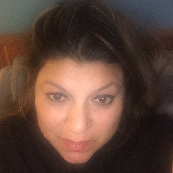 Profile Picture of Patricia Lopez (@sirena859) on Poshmark