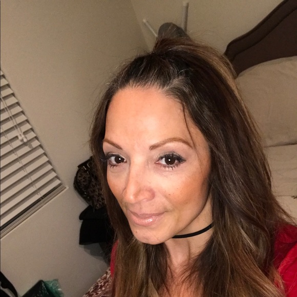Profile Picture of Virginia Ulivarri (@vcardona71) on Poshmark
