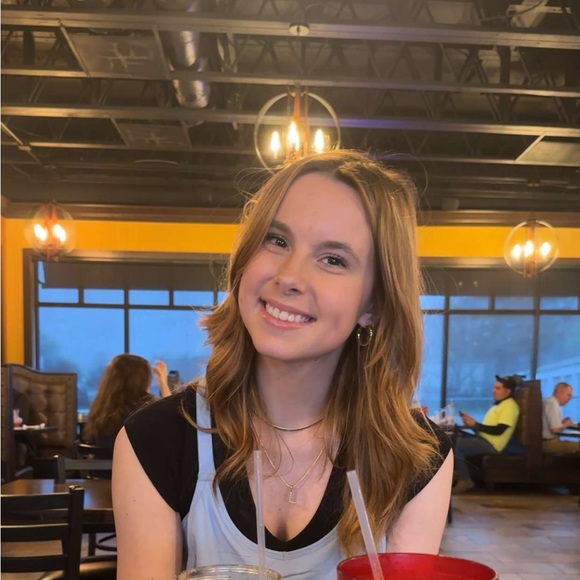 Profile Picture of Leah Strange (@leahstrange26) on Poshmark