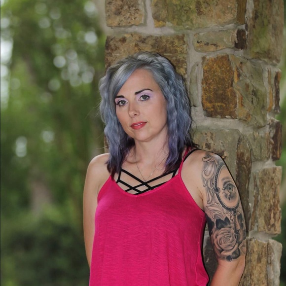 Profile Picture of Kelsea Josserand (@kelsea1982) on Poshmark