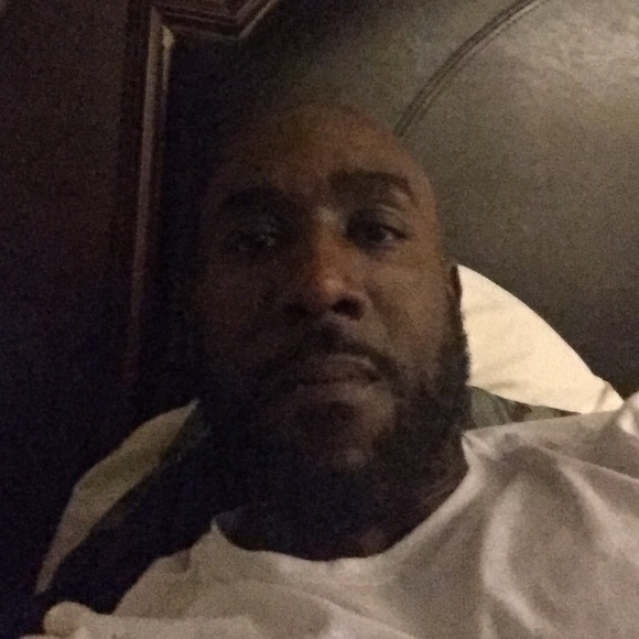 Julian Riley - Poshmark Profile Picture of Julian Riley (@jugigi) on Poshmark