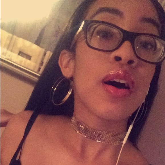 Profile Picture of Yessenia Alvarez (@yessie9888) on Poshmark