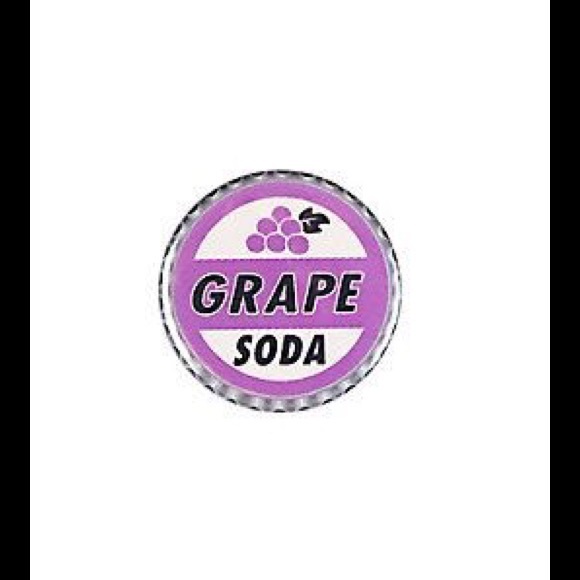 Profile Picture of Essie Morlov (@mwahahaha) on Poshmark