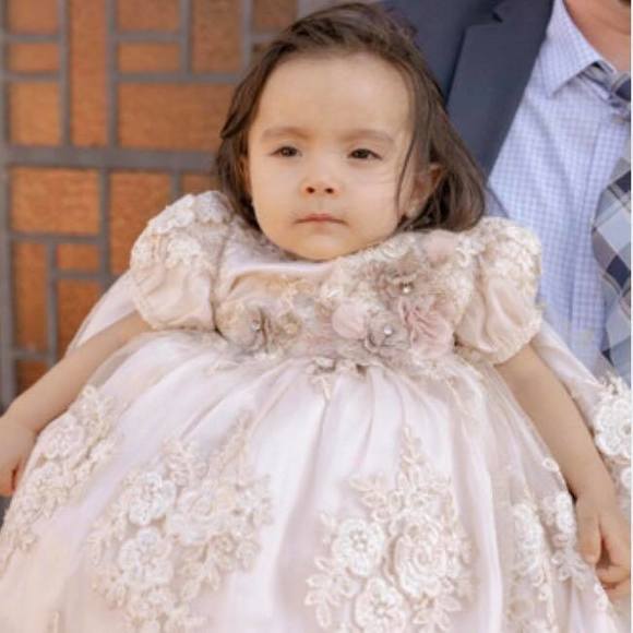 Profile Picture of Adriana Palos (@adrianapalos) on Poshmark