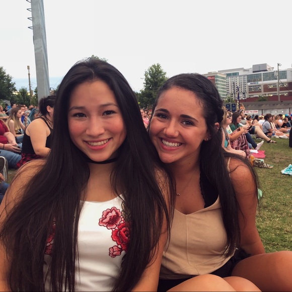 Profile Picture of Taylor Kubricky (@taylorkubricky) on Poshmark