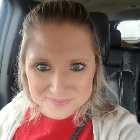 Profile Picture of Jenna Amling (@amling4652) on Poshmark