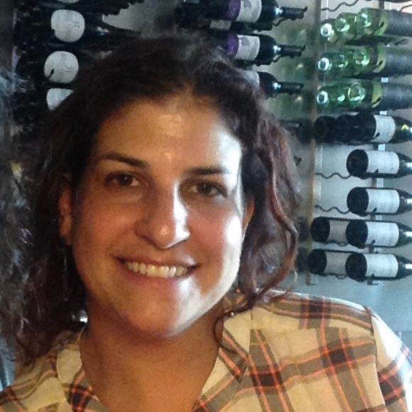 Profile Picture of Laura Furiati (@lrfuriati) on Poshmark