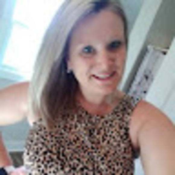Profile Picture of Amanda Patterson (@agplrw) on Poshmark
