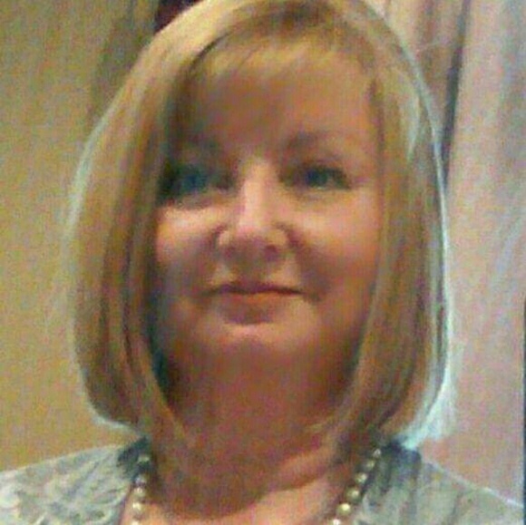 Profile Picture of Debbie Hopper (@debbiebelew) on Poshmark