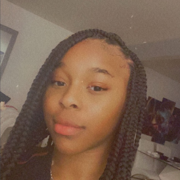 Profile Picture of Tanisha Roberts (@nishavibez) on Poshmark