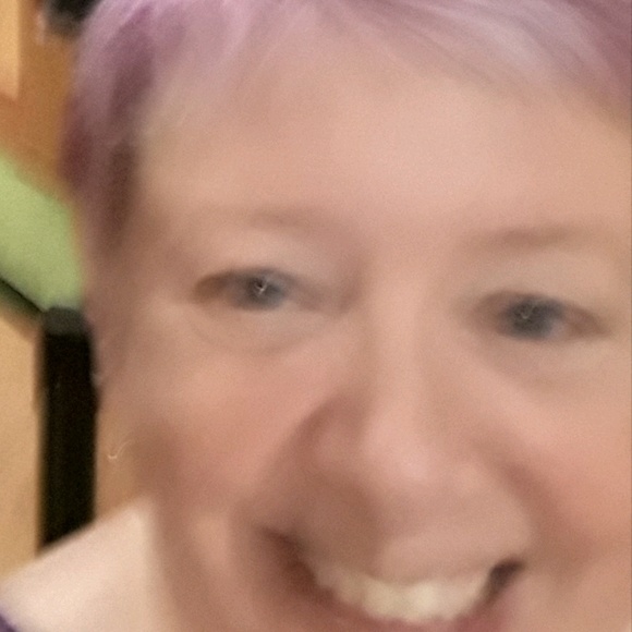 Profile Picture of Julie Newkirk (@trixiev) on Poshmark