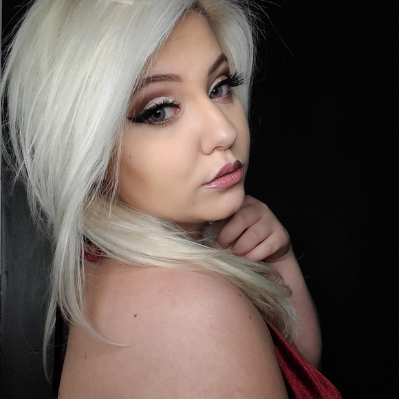 Profile Picture of Kayla Sesko (@koalapeacock66) on Poshmark