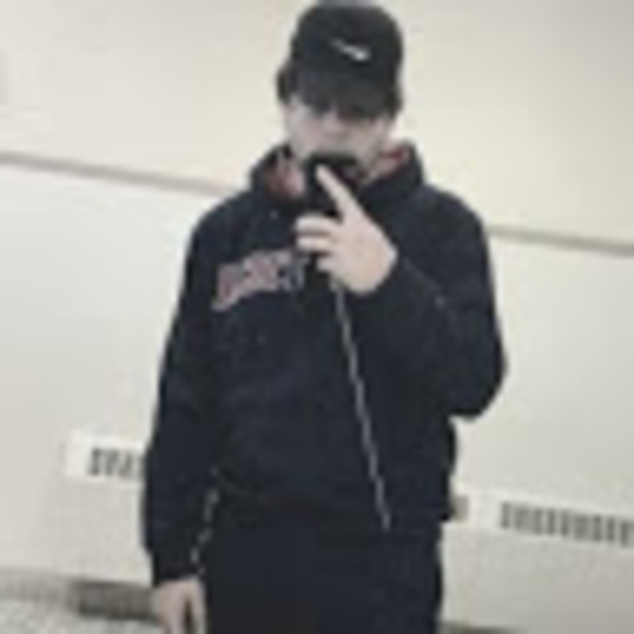 Profile Picture of Tyler Beauregard (@hambo3223) on Poshmark