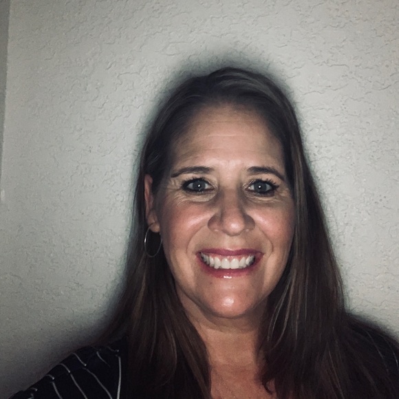 Profile Picture of Monique Ting (@ting426) on Poshmark