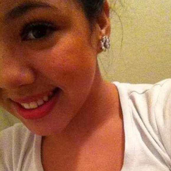 Profile Picture of Fernanda Lugo (@nandalugo) on Poshmark