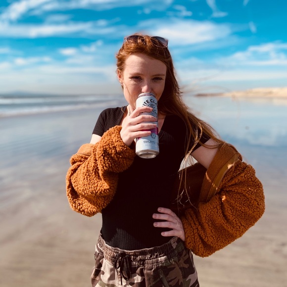 Profile Picture of Hannah Engels (@heyitshhaannaah) on Poshmark