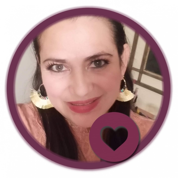 Profile Picture of Nancy Resnick (@nancyresnick) on Poshmark