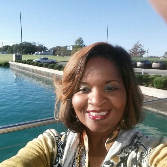 Profile Picture of Alice Mccree-farrell (@acfarrell) on Poshmark