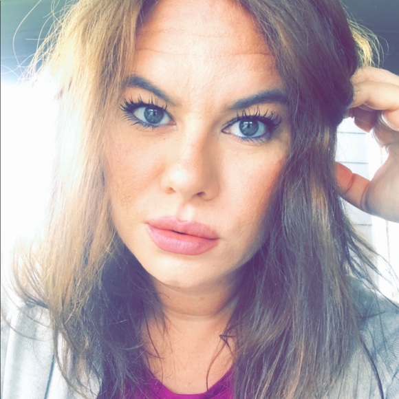 Profile Picture of Dana Head (@sunrise0809) on Poshmark
