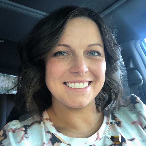 Profile Picture of Jackie Blinstrubas (@jackaay) on Poshmark