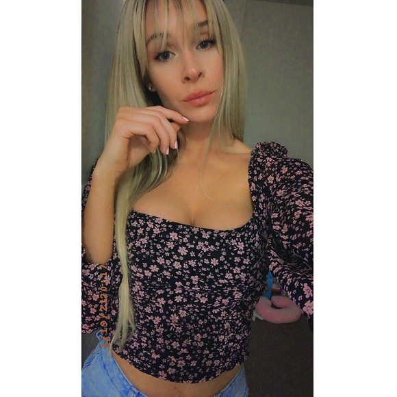 Profile Picture of Paige Poulin (@pmariexo) on Poshmark
