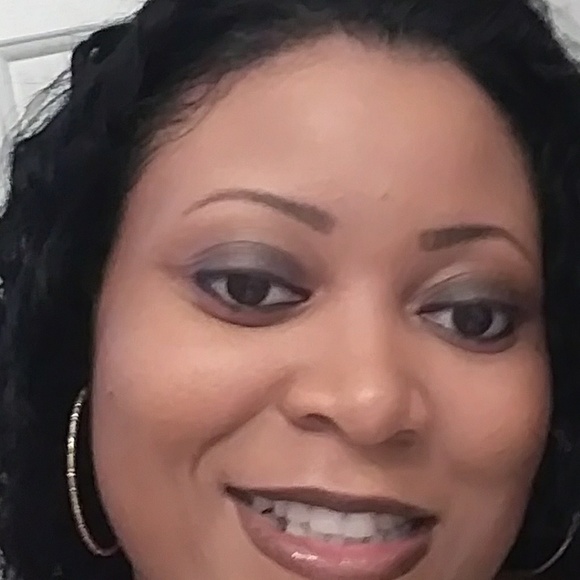 Profile Picture of Kia Scott (@skia3708) on Poshmark