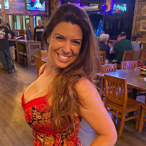 Profile Picture of Alycia Benigni (@abenigni78) on Poshmark