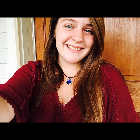 Profile Picture of Jenna Ouellette (@jennaouellette) on Poshmark