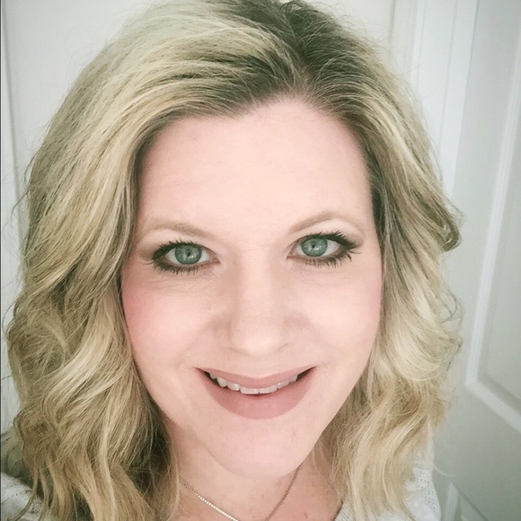 Profile Picture of Tiffani Upright (@tupright) on Poshmark