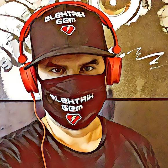 Profile Picture of Edwin Alzate (@edalca) on Poshmark