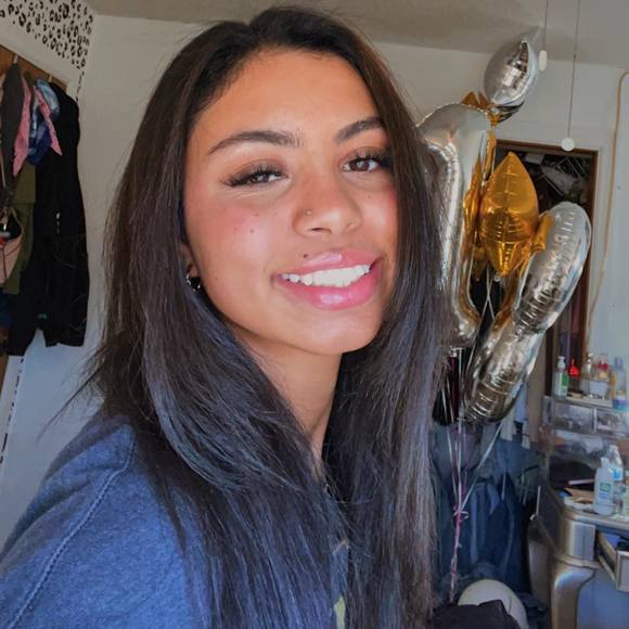 Profile Picture of Niaya Colbert (@nenaetocool2314) on Poshmark