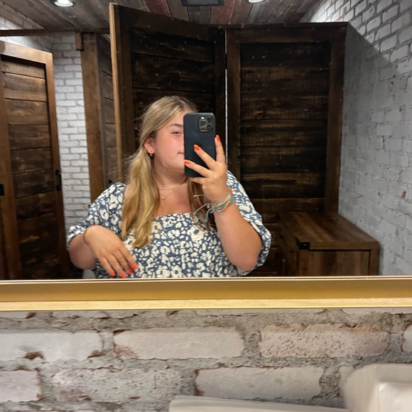 Profile Picture of Amanda Gardecki (@agardecki07) on Poshmark