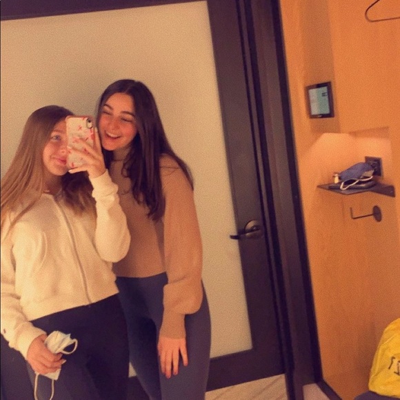 Profile Picture of Grace Debbrecht (@gdebbrecht) on Poshmark
