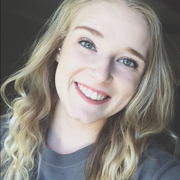 Profile Picture of Jenetta Wright (@jenettak14) on Poshmark