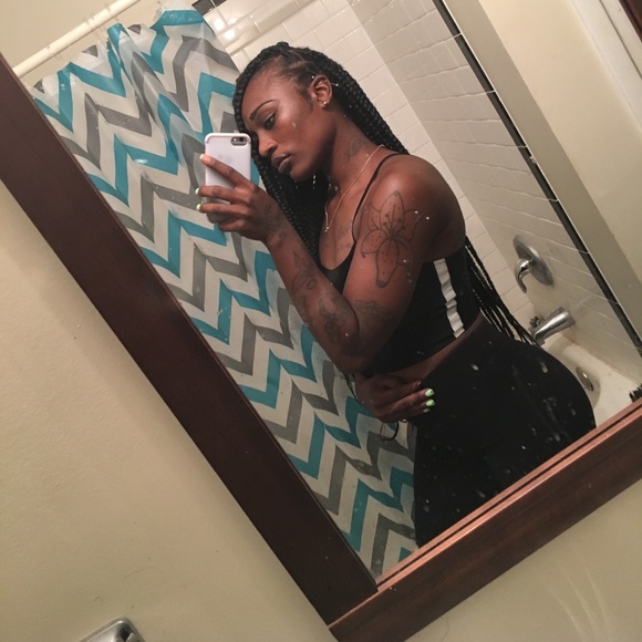 Profile Picture of Shawnte Grimes (@libralove21) on Poshmark