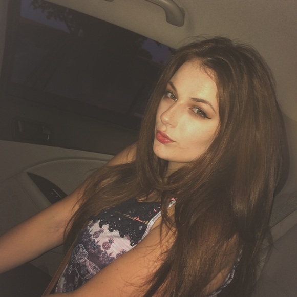 Profile Picture of Renae Wallace (@wallace887) on Poshmark