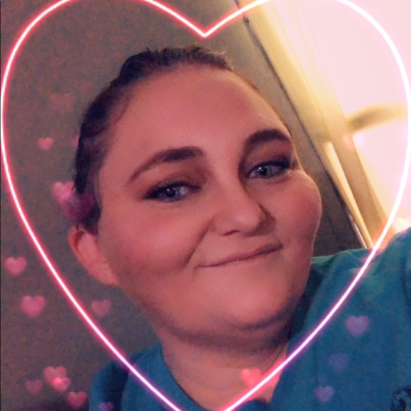 Profile Picture of Stephanie Pyburn (@bpyburn87) on Poshmark