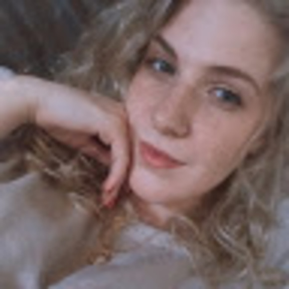 Profile Picture of Chelsea Badach (@clbadach) on Poshmark