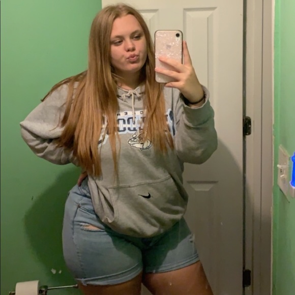 Profile Picture of Brianna Rampy (@23brianna14) on Poshmark